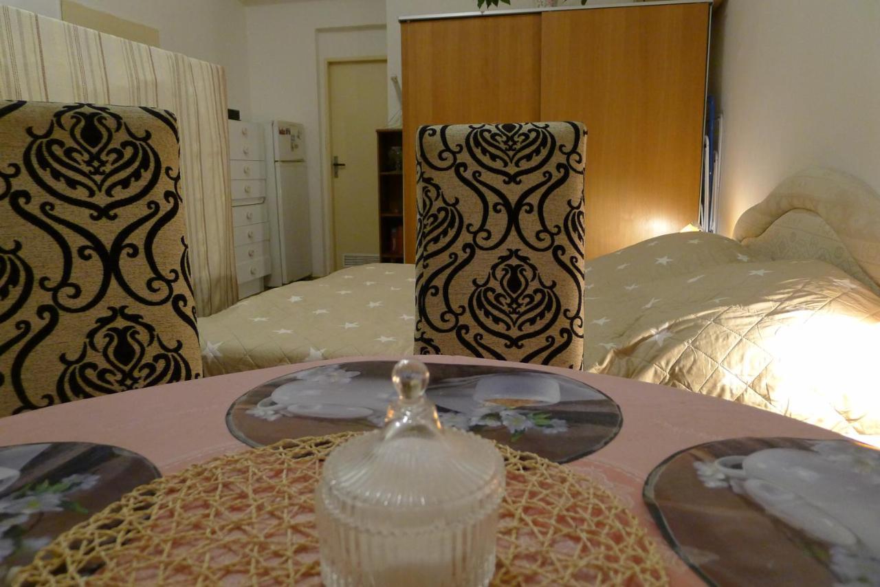 Cozy Modest Room For 2 Or 3 Persons Prag Exteriör bild